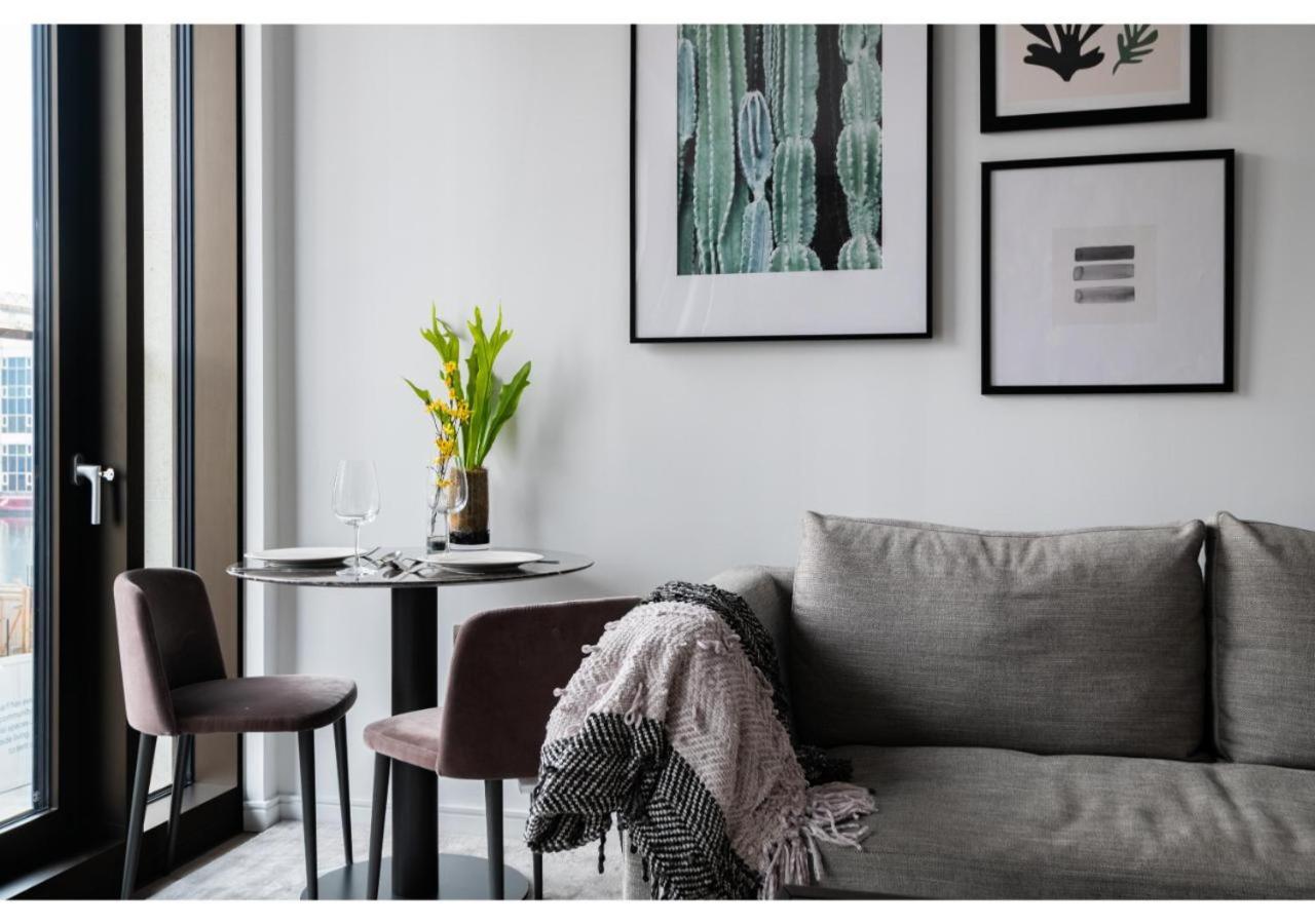 Elegant And Modern Apartments In Canary Wharf Right Next To Thames London Exterior foto